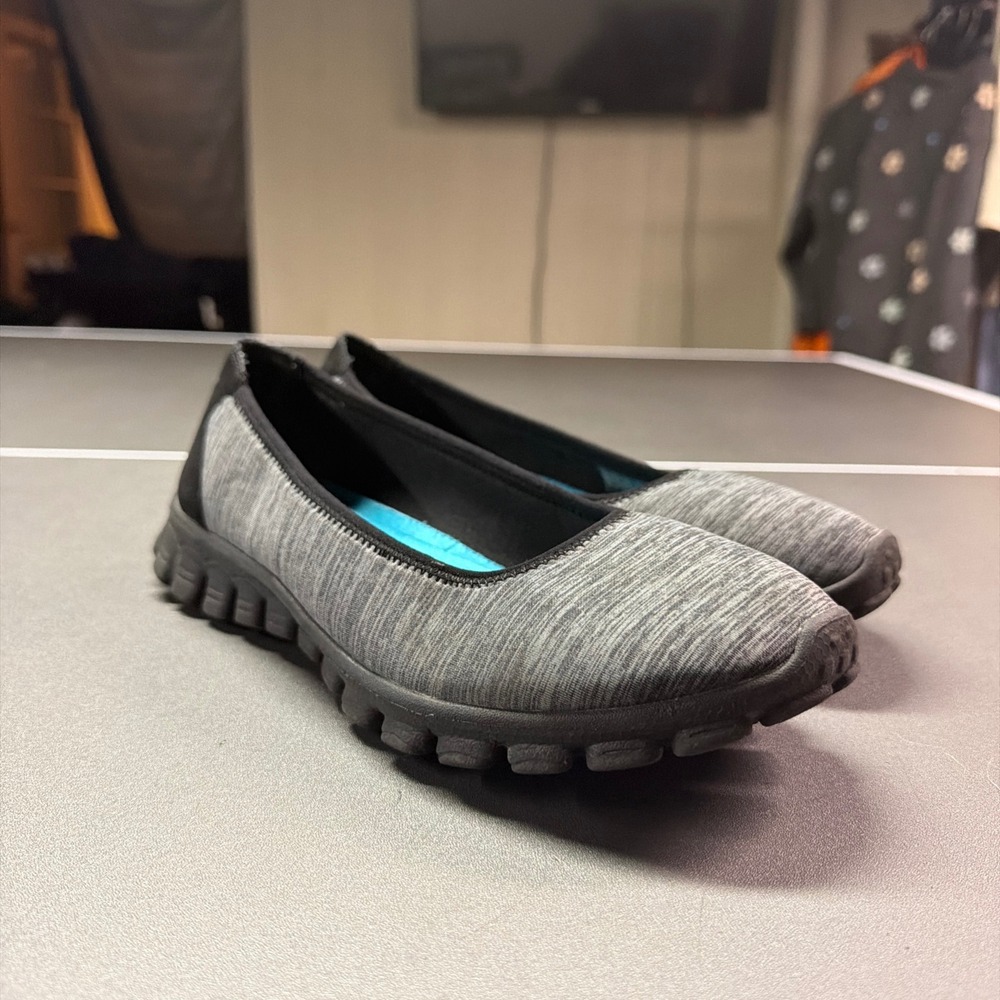Skechers EZ Flex Memory Foam Women's Gray Ballet Flats Slip On Shoes Size 8.5